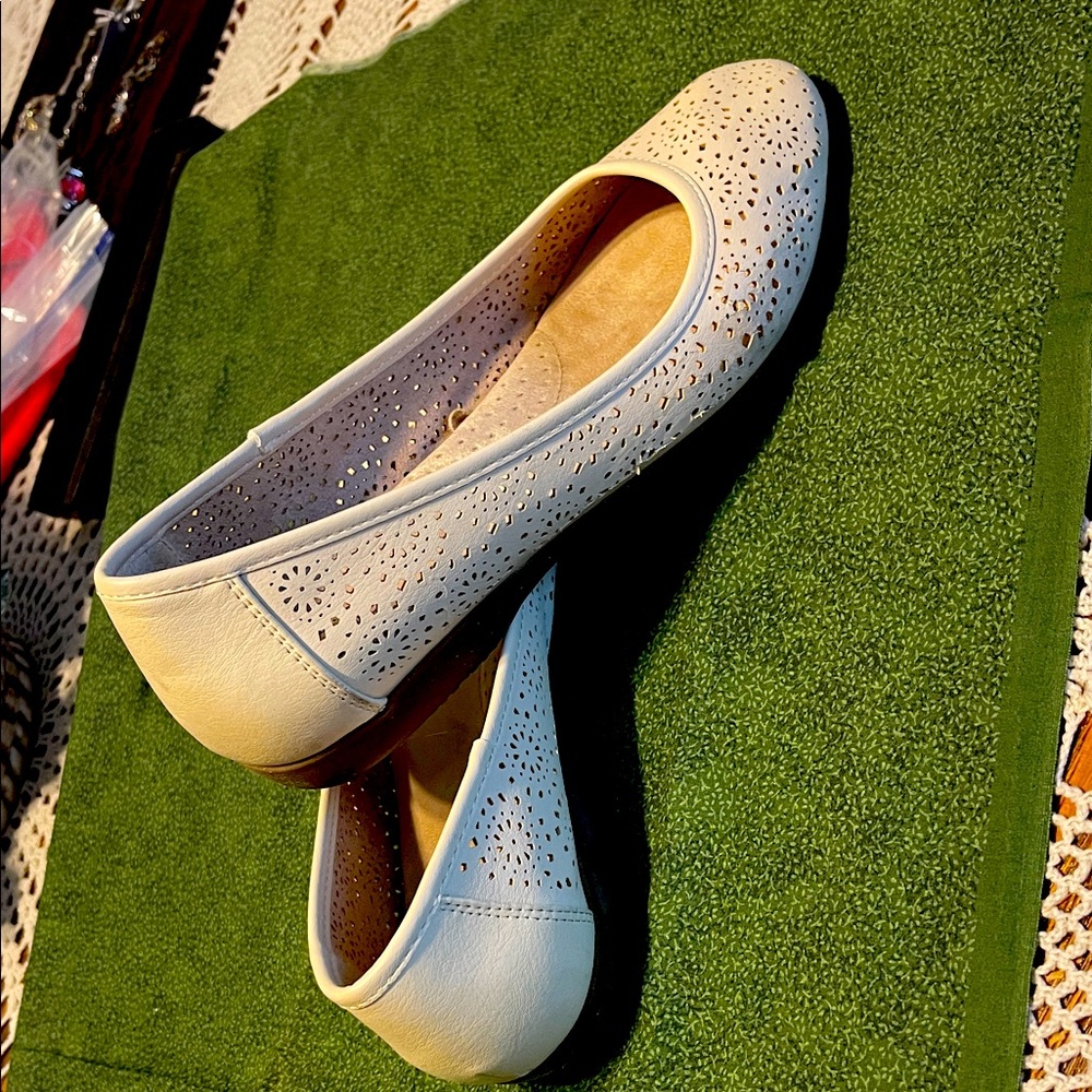 Elegant Cream Ballet Flats
